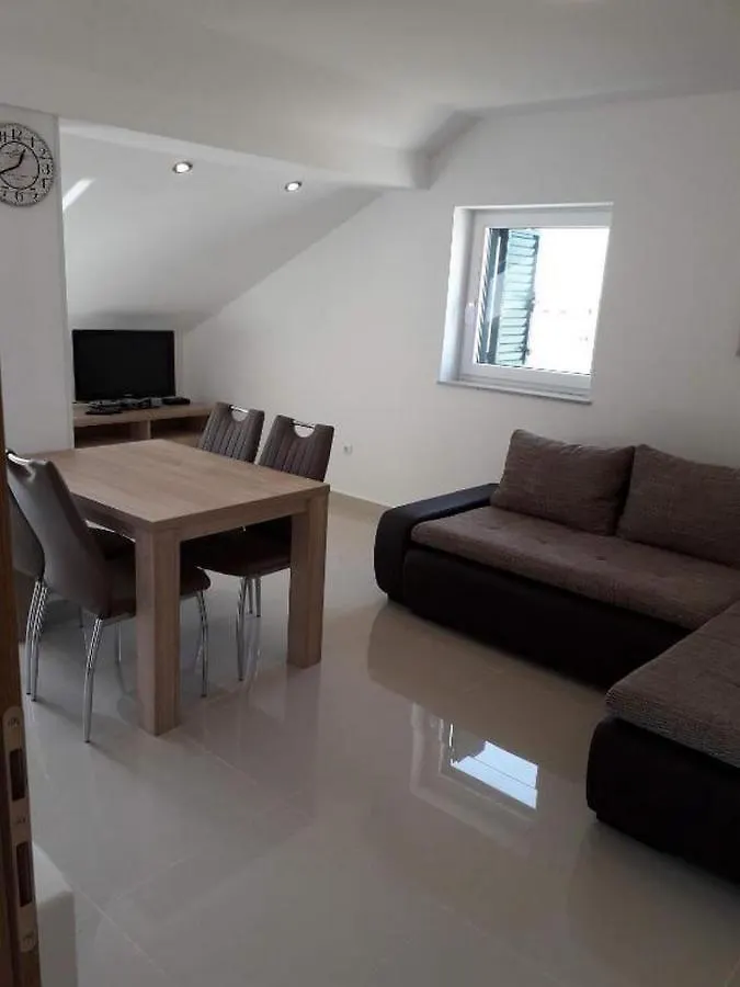 Apartments Mlikota 扎顿 克罗地亚